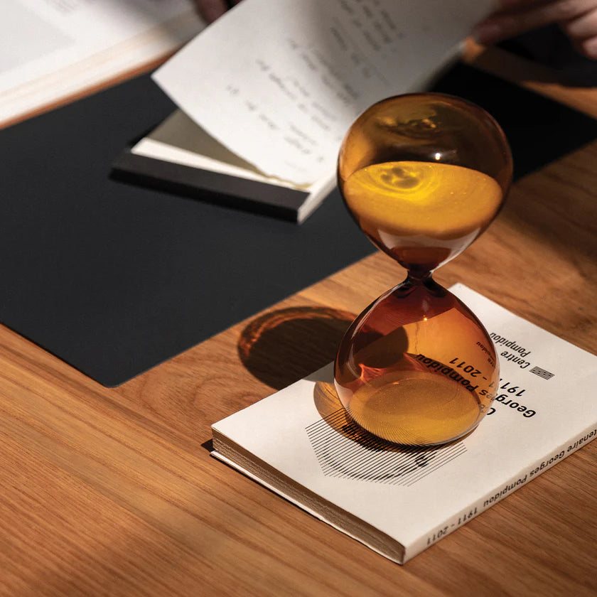 Studio Milligram - Hour Glass - Medium - 15 Min - Amber