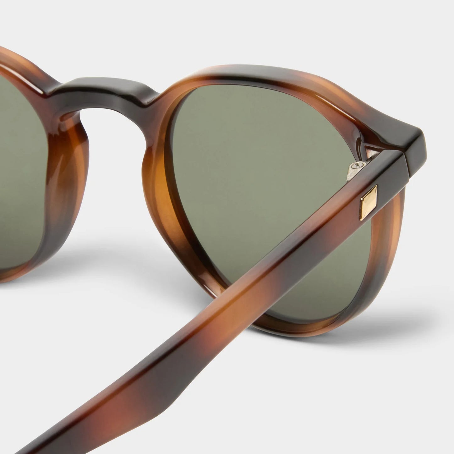 Le Specs - Galavant - Tort