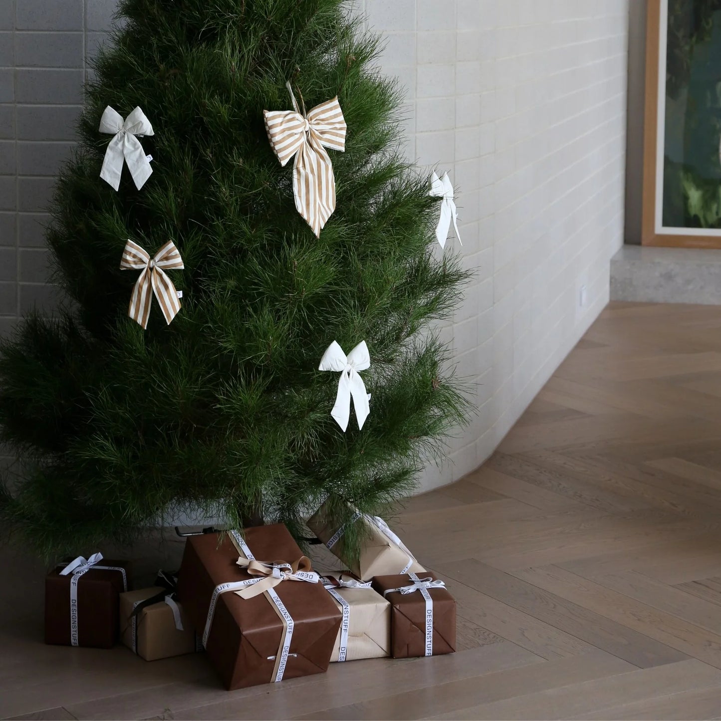 Designstuff - Luva Bow With Tree Clip- Small- H24cm - Cream/fern Stripe