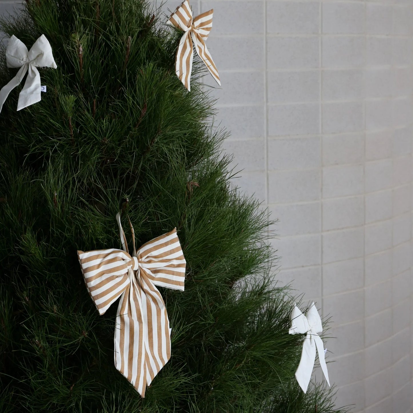 Designstuff - Luva Hanging Door Bow - Medium- H32cm - Stripe Cream/fern