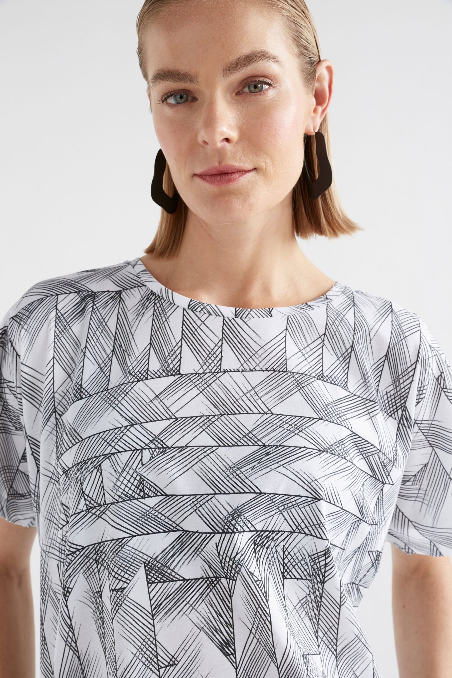 Elk The Label - Haki Short Sleeve Tshirt - White Line Print