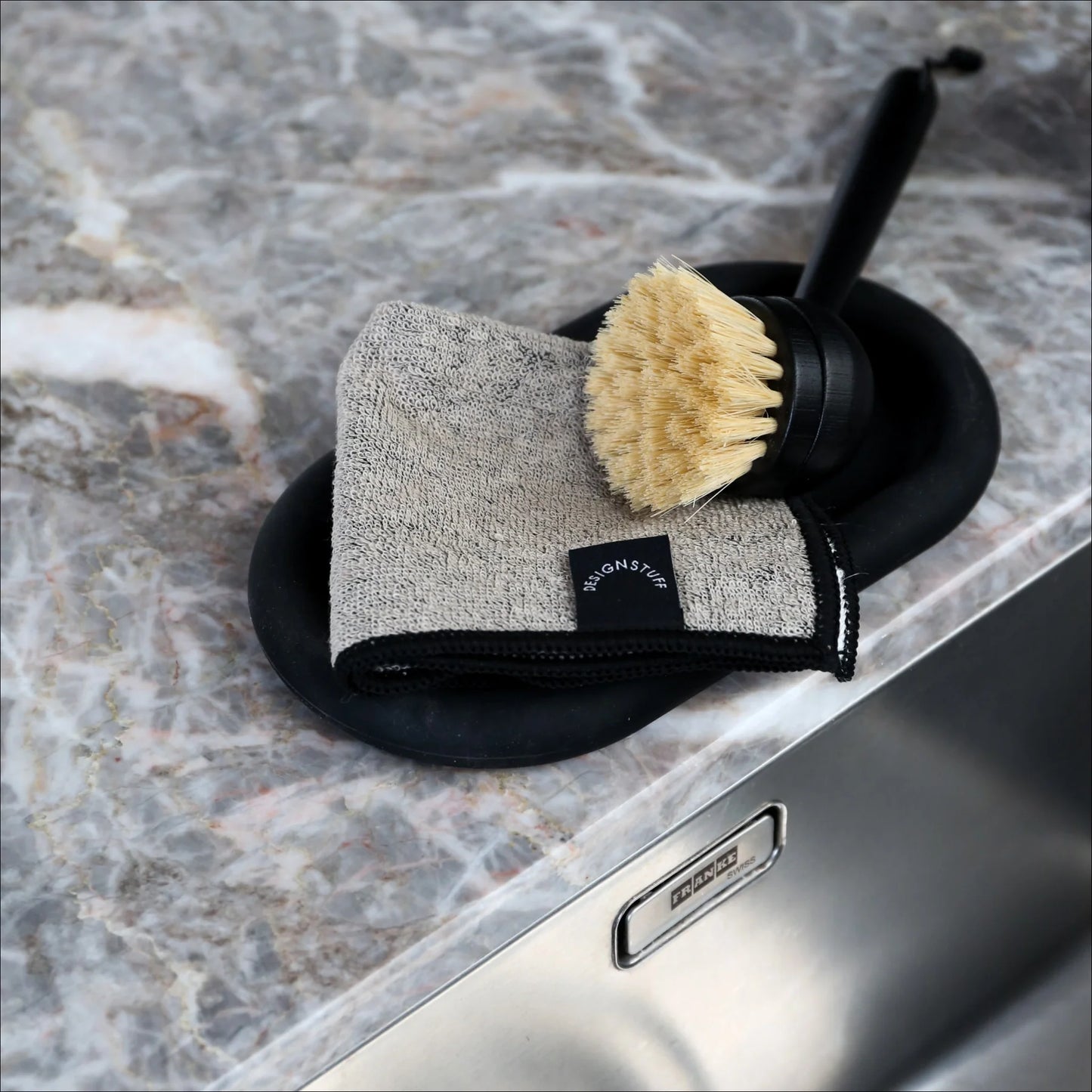 Designstuff - Bubble Silicone Tray - 22cm - Black