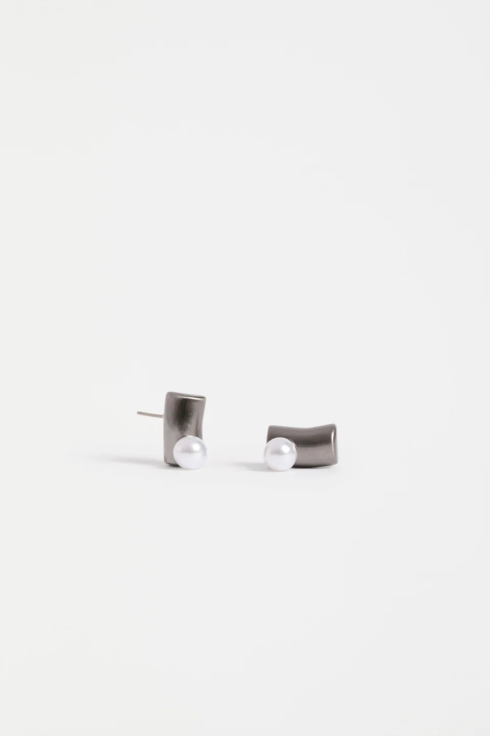 Elk The Label - Ahas Stud Earring - Gunmetal