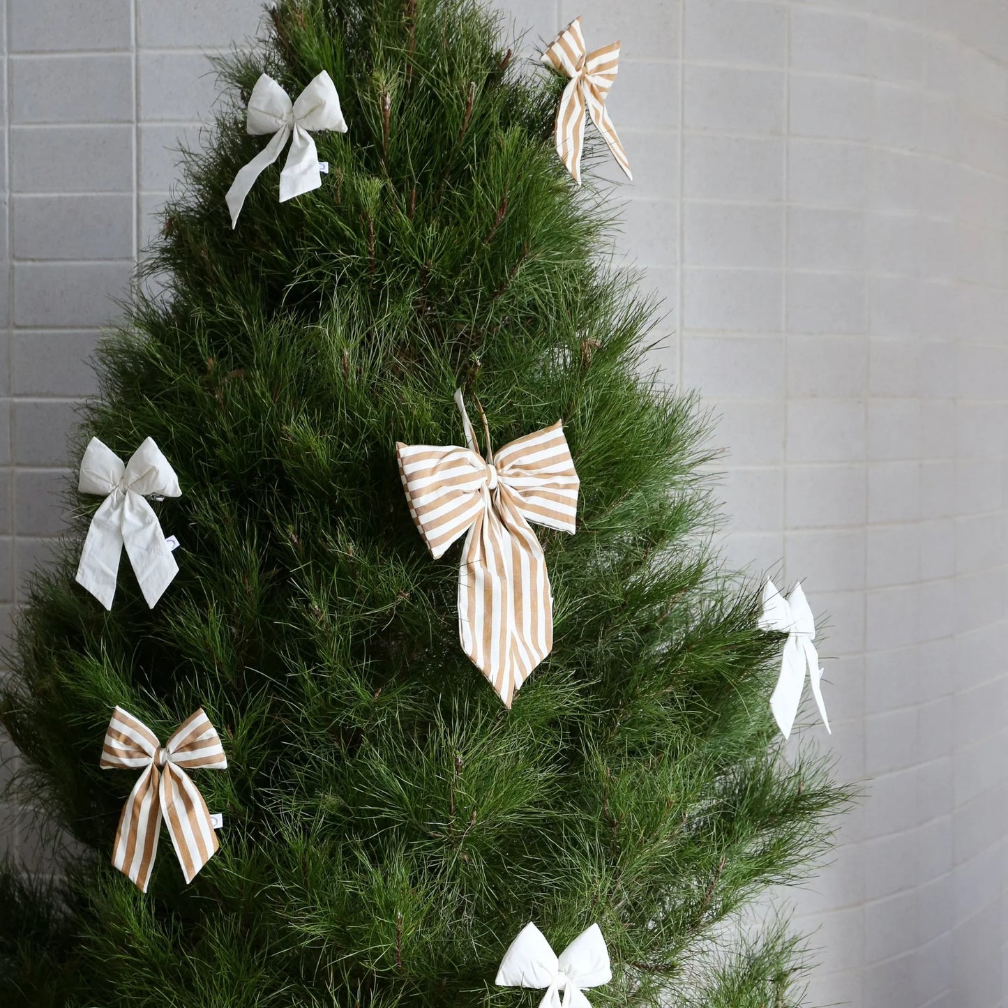 Designstuff - Luva Bow With Tree Clip- Small- H24cm - Cream/fern Stripe