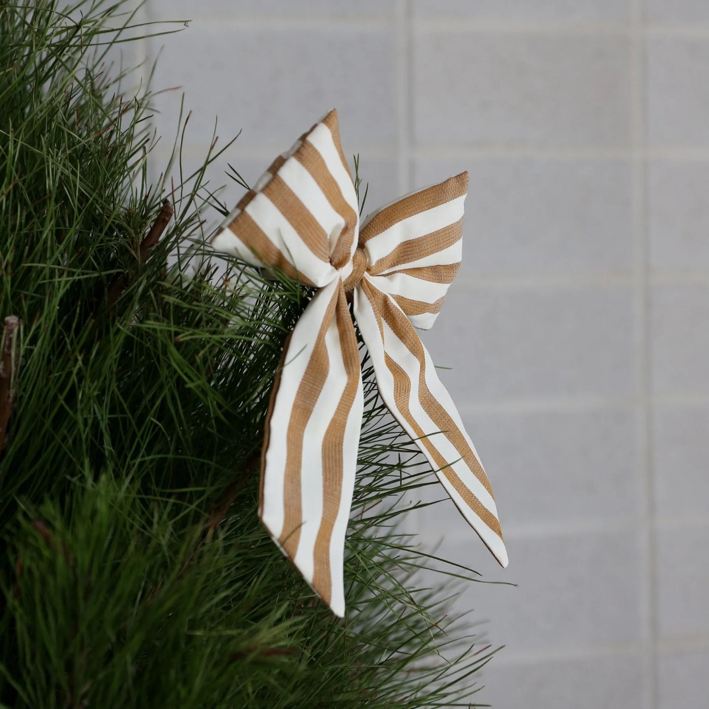 Designstuff - Luva Bow With Tree Clip- Small- H24cm - Cream/fern Stripe