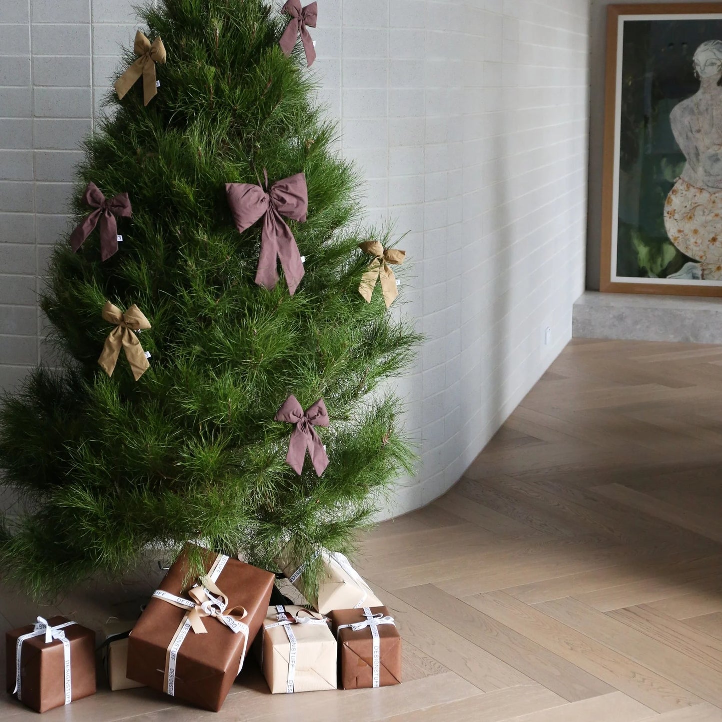 Designstuff - Luva Bow With Tree Clip- Small- H24cm - Burgundy