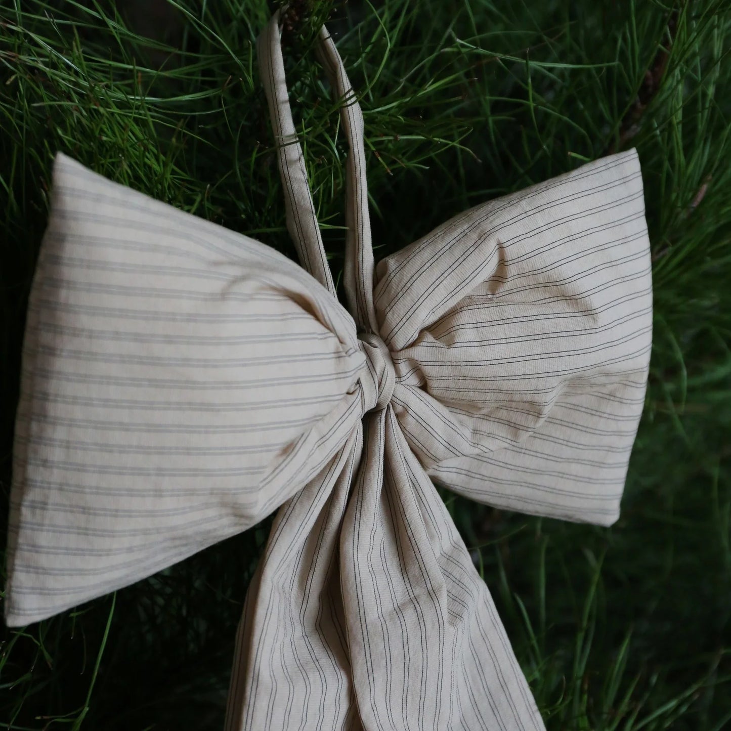 Designstuff - Luva Hanging Door Bow - Medium- H32cm - Sage/black Stripe