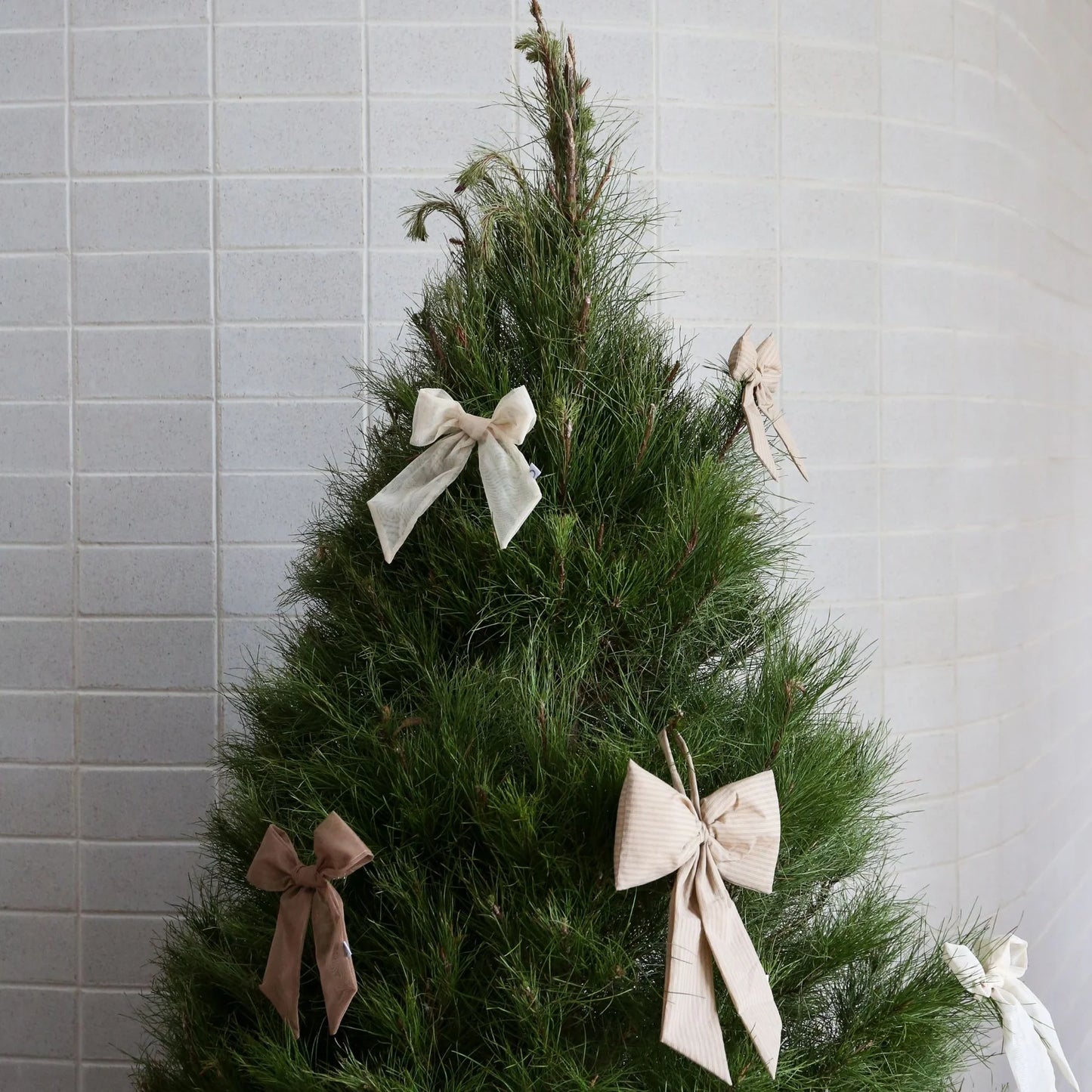 Designstuff - Luva Hanging Door Bow - Medium- H32cm - Sage/black Stripe