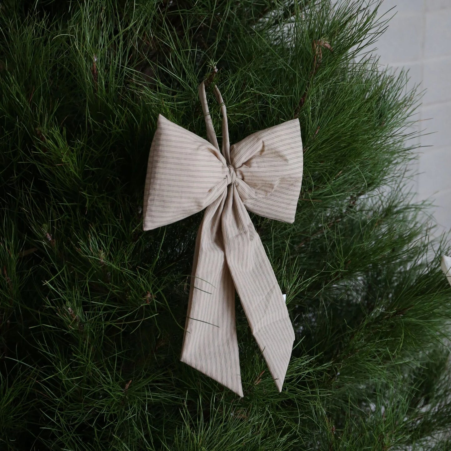 Designstuff - Luva Hanging Door Bow - Medium- H32cm - Sage/black Stripe