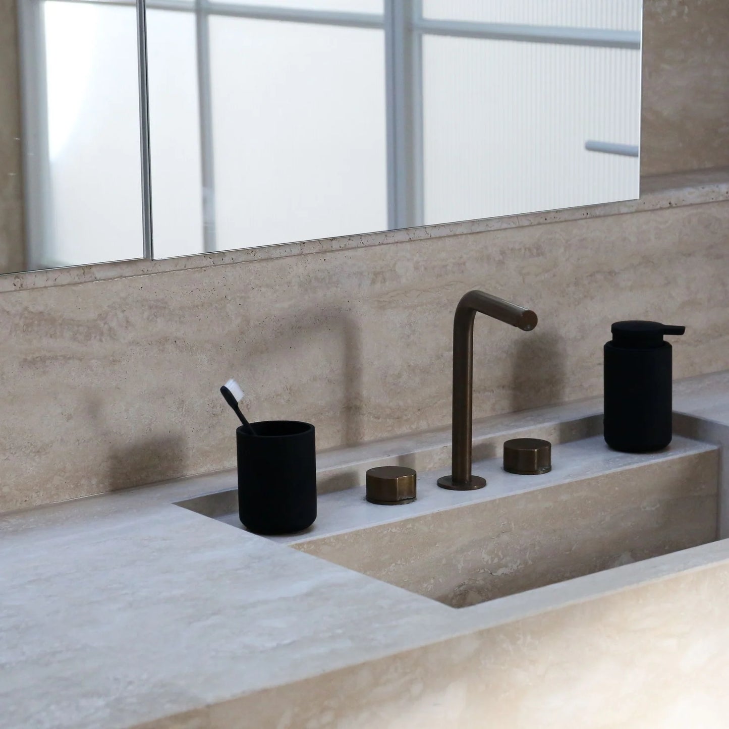 Design Stuff - Arc Tumber - Toothbrush Holder - Black