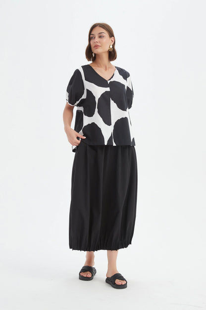 Tirelli - V Neck Bishop Sleeve Poplin Top - Black/white Spot