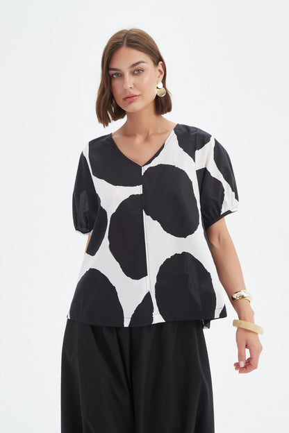 Tirelli - V Neck Bishop Sleeve Poplin Top - Black/white Spot