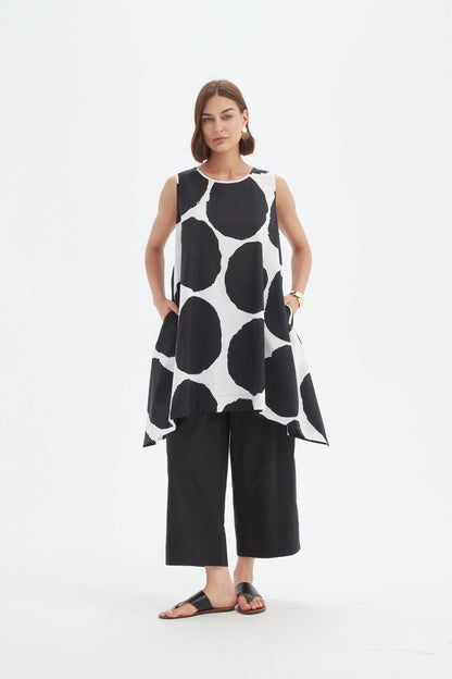 Tirelli - Sleeveless Poplin Print Top - Black/white Spot