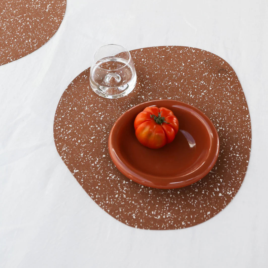 Designstuff - Speckle Placemat - Curved - Camel