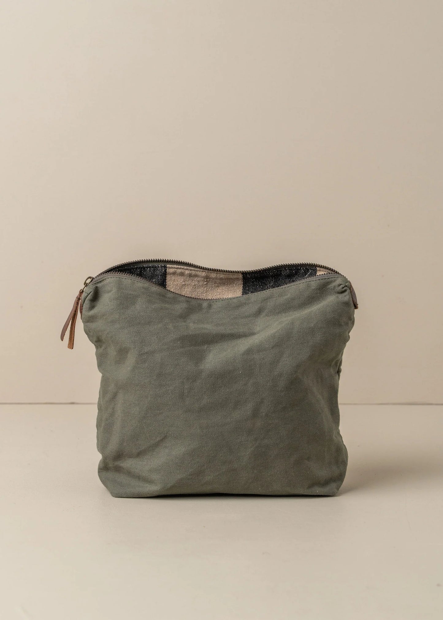 Saarde - Journey Makeup Canvas Bag - Olive