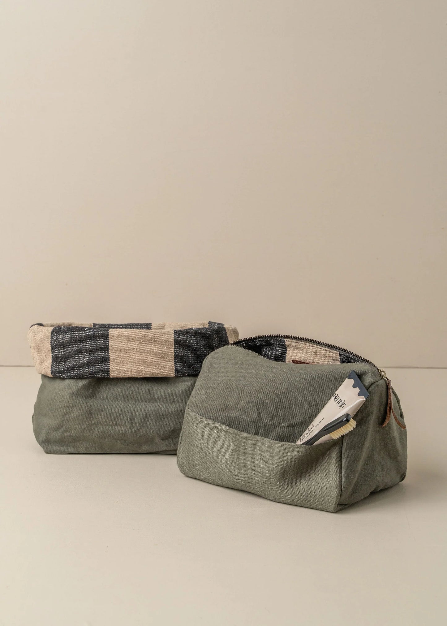 Saarde - Journey Makeup Canvas Bag - Olive
