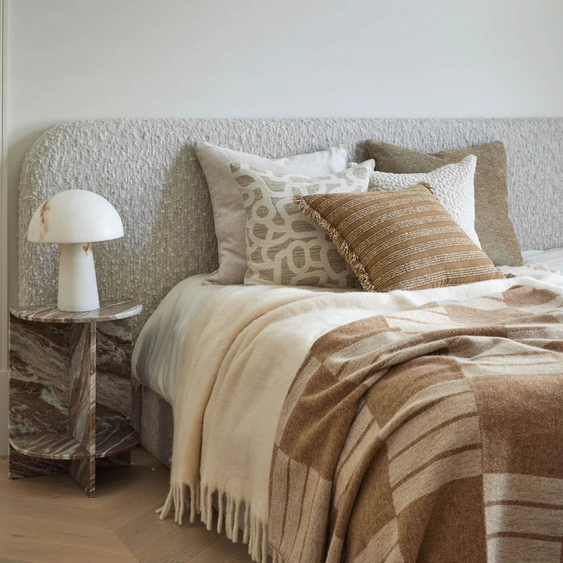 Amalfi - Dune Table Lamp - 29.5 X 29.5 X 38cm - White